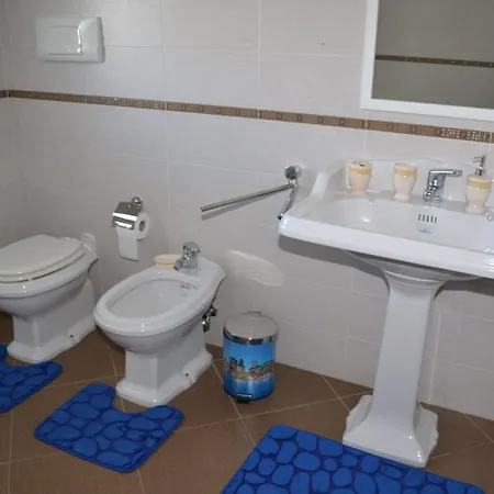 Helios Bed and Breakfast *